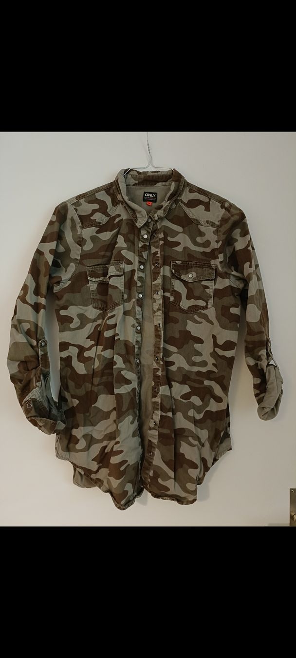Only Blusen: Camouflage-Hemd von Only – Gebraucht aus Bergdietikon von Bico01