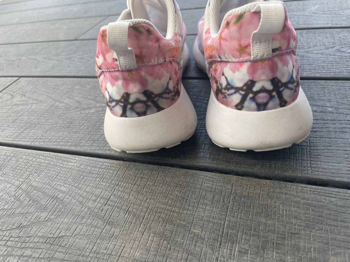 Nike Scarpe da donna: Nike Roshe One cherry blossom editon! – Usato da Steinhausen venduto da ellehcimB 1