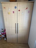 Kleiderschrank ohne Deko
