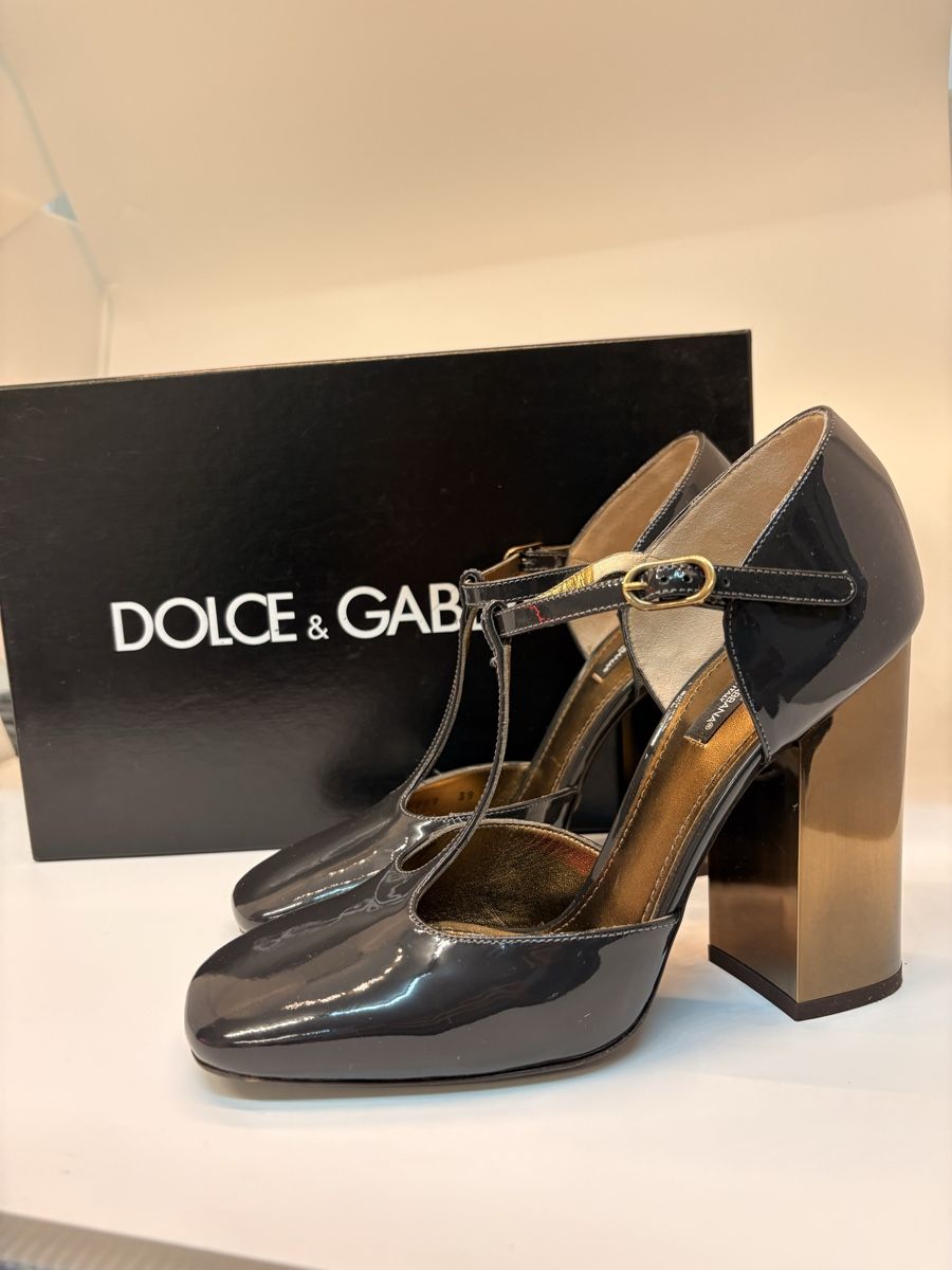 Dolce & Gabbana Scarpe da donna: Dolce & Gabbana Lackleder-T-Strap Pumps mit Blockabsatz Eu39 – Usato da Wollerau venduto da Florencio.M