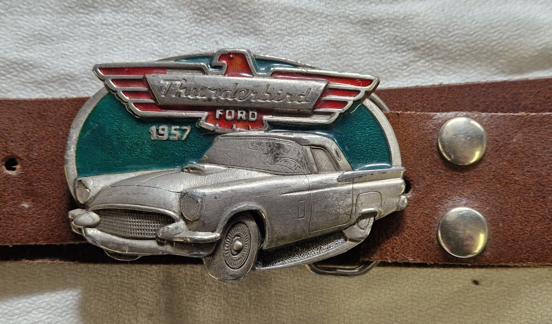Ford Fibbie per cinture: Gürtelschnalle Ford Thunderbird 1957 mit Ledergurt – Usato da Bilten venduto da Mic2022 1