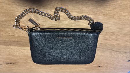 Sac bandoulière Michael Kors noir avec chaîne dorée