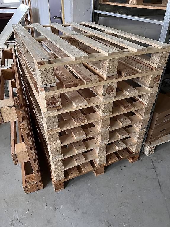 Palettes: Pallet einweg 10x. 1x gebraucht – D'occasion à Diepoldsau par SenderCommender