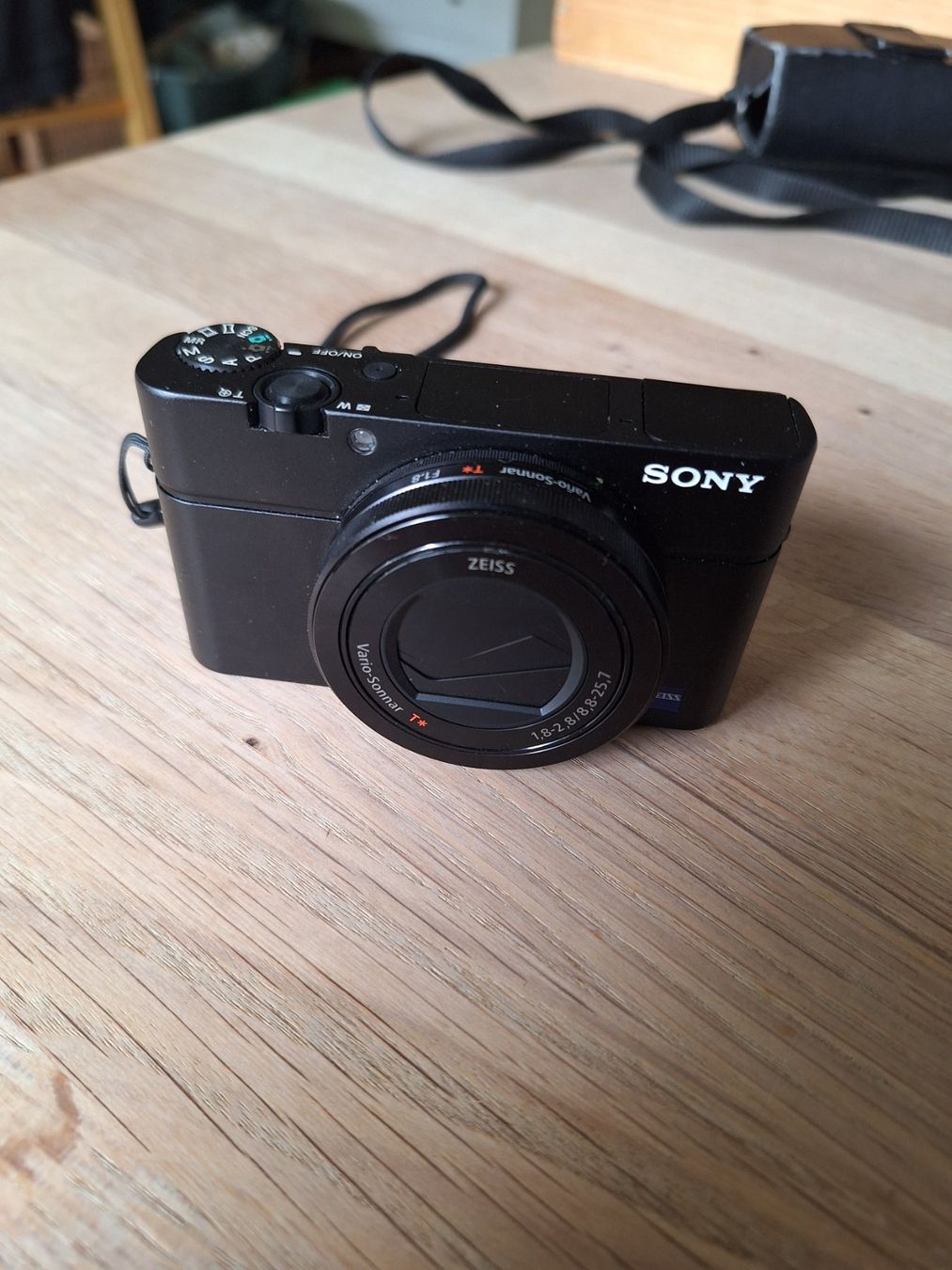Sony Appareil photo: Sony Cyber-Shot DSC-RX100M3 Kompaktkamera – D'occasion à Ittigen par Michel0120