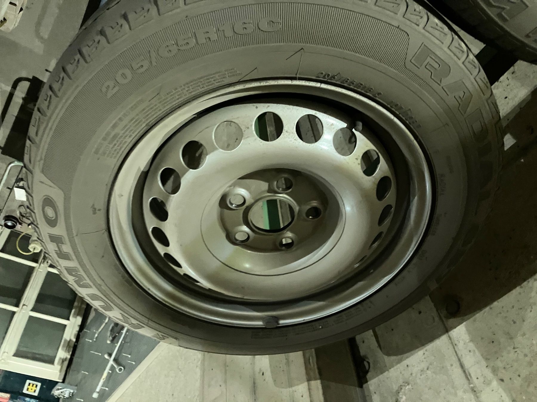 Volkswagen Pneumatici & Ruote complete: Kompletträder zu VW T5 – Usato da Dürrenroth venduto da simigxx 1