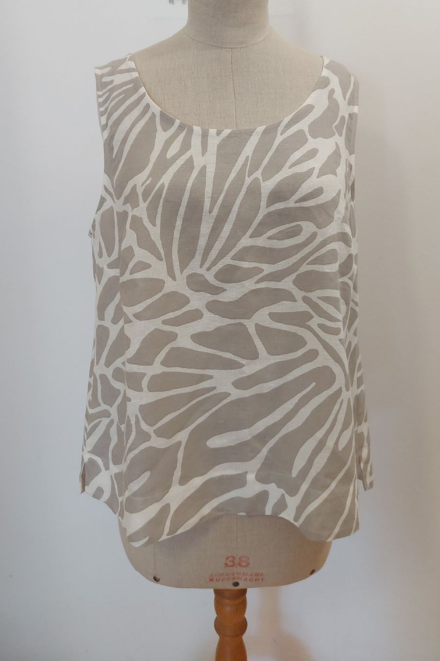 Top: Top, grau/weiss, Grösse M/L – Usato da Oberengstringen venduto da PaolaDe