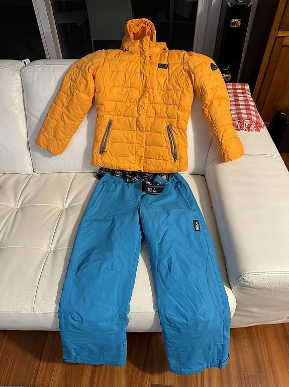 Skis: Combinaison ski enfant 10 ans – D'occasion à Vionnaz par ric_9nvy