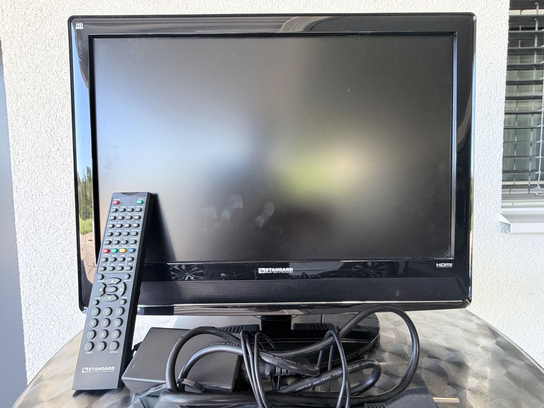 Televisori: TV LCD 22" mit  integriertem DVD Player – Difettoso da Bäretswil venduto da Virgen