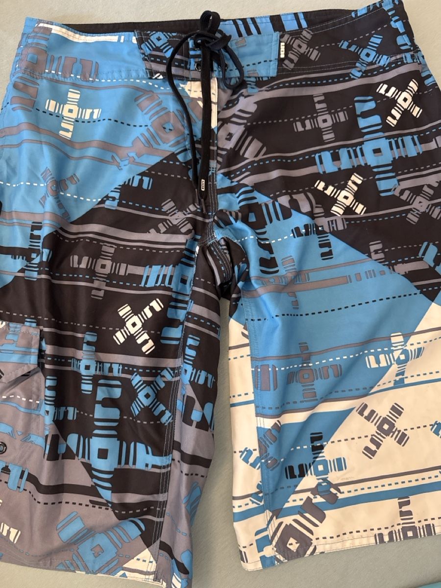 Roxy Pantaloni: 2 Boardshort, ION & Roxy – Usato da Zürich venduto da starsz 1