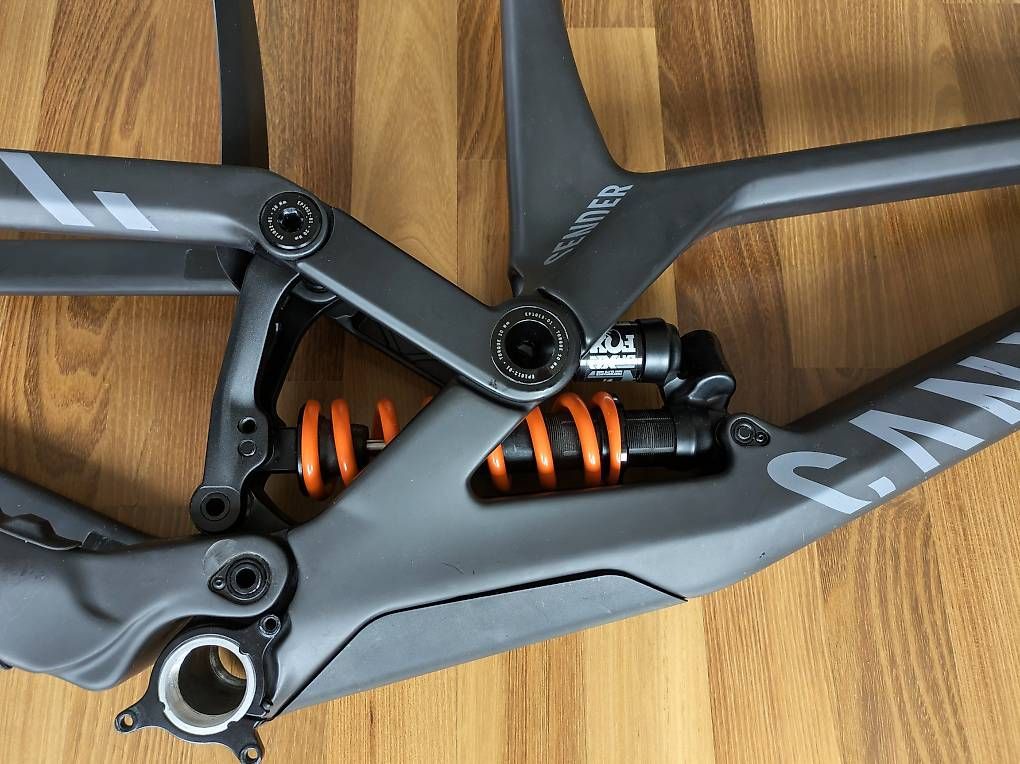 Biciclette: Canyon Sender CFR Downhill-Rahmen - Gebraucht – Usato da Zürich venduto da megas_stephanos 1