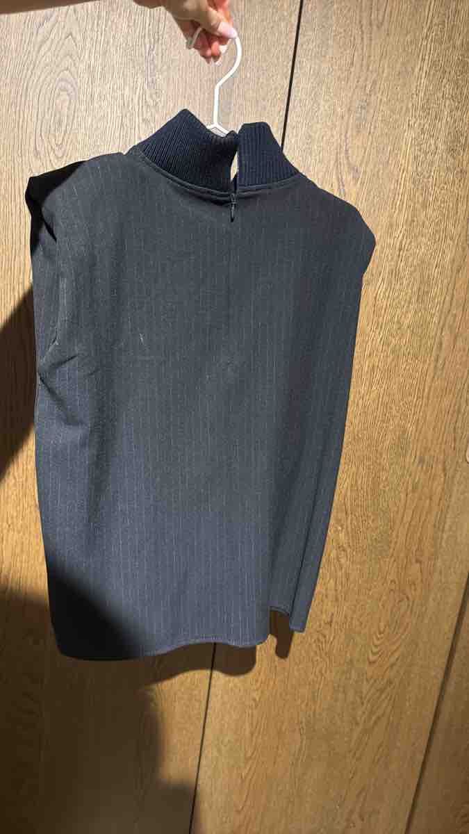 Zara Tops: Zara Sleeveless Top, Black/Dark Grey M – Gebraucht aus Dübendorf von ReLoved_Fashion_ZH 1