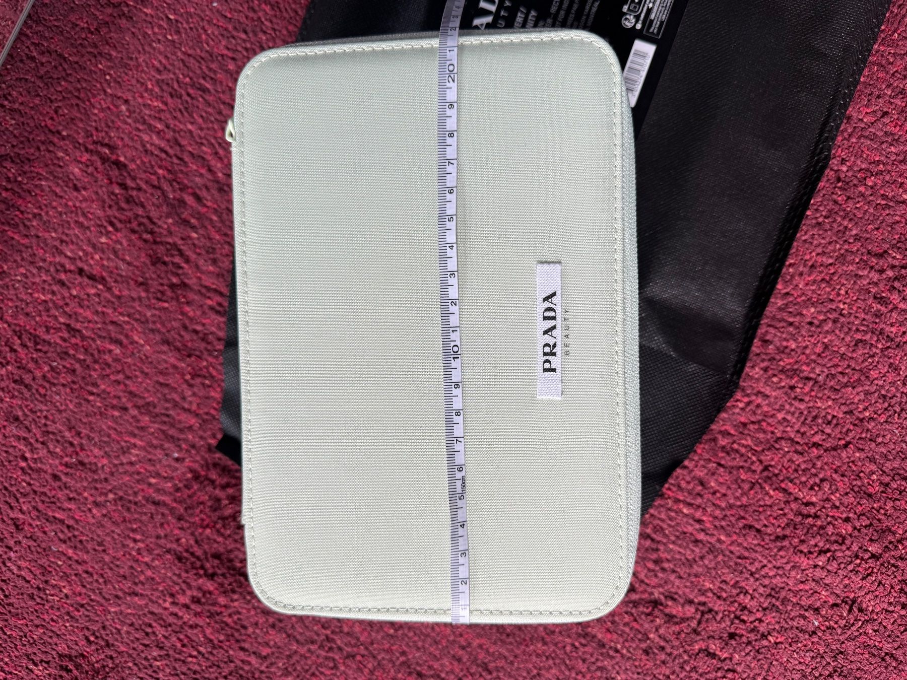 Prada Trousses de maquillage: Prada Beauty Green Vanity  – Neuf avec emballage d'origine à Luzern par sas_r89l 4