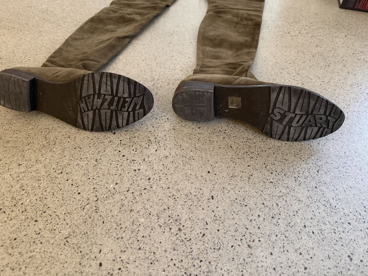 Stuart Weitzman Damenschuhe: Stuart Weitzmam Overknees Veloursleder grün – Gebraucht aus Zumikon von Roman24zh 2