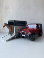 Bruder Jeep mit Pferdeanhänger und Pferd