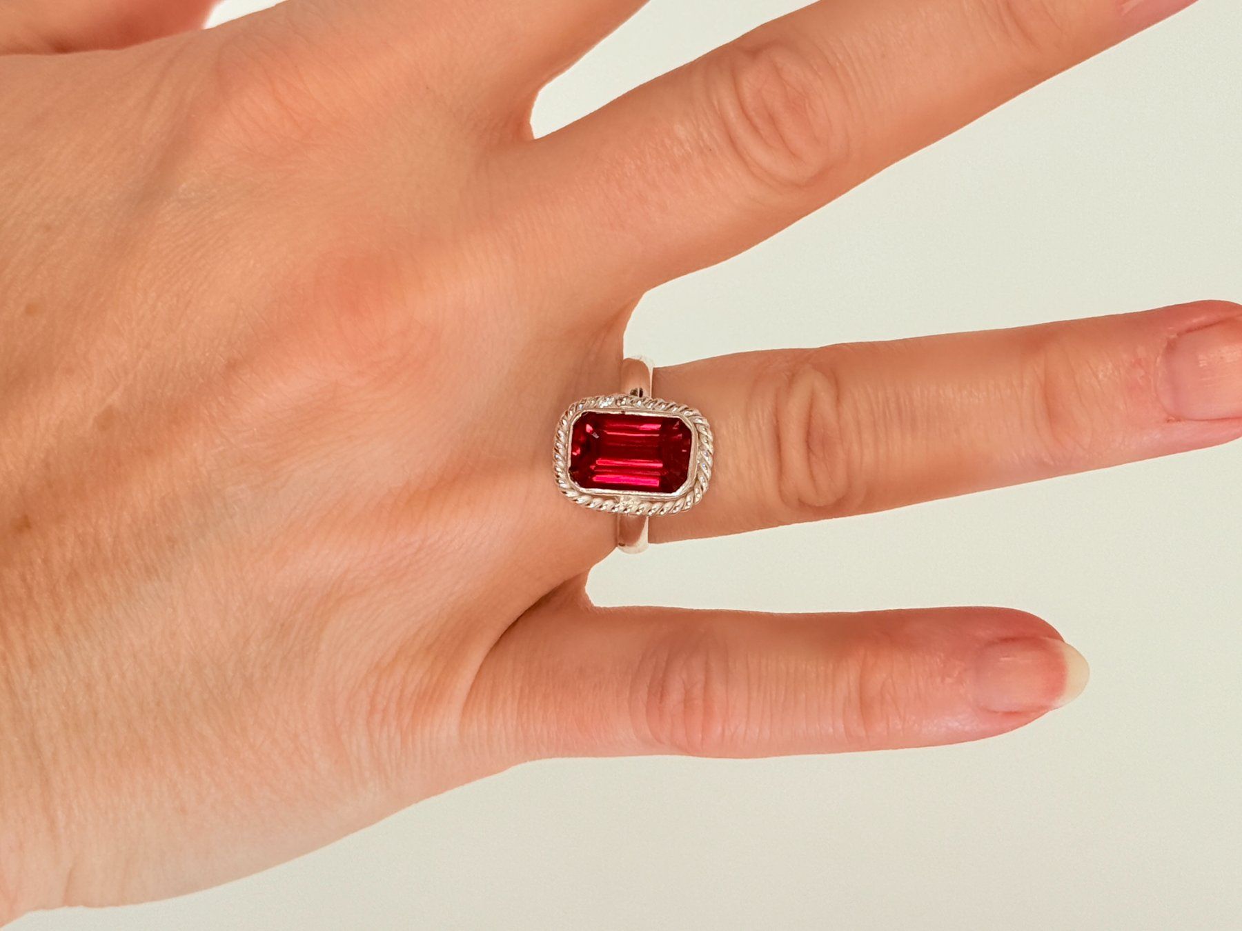 Anelli: 13.00CT Bague élégante avec CERTIFICATE – Nuovo e nell'imballaggio originale da Genève venduto da AWWA 2