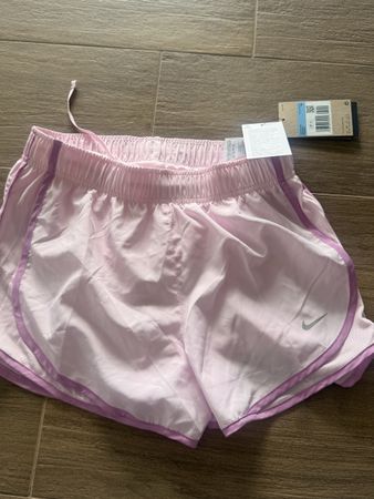 Nike Tempo Shorts Damen Rosa Grösse M neu mit Etikett