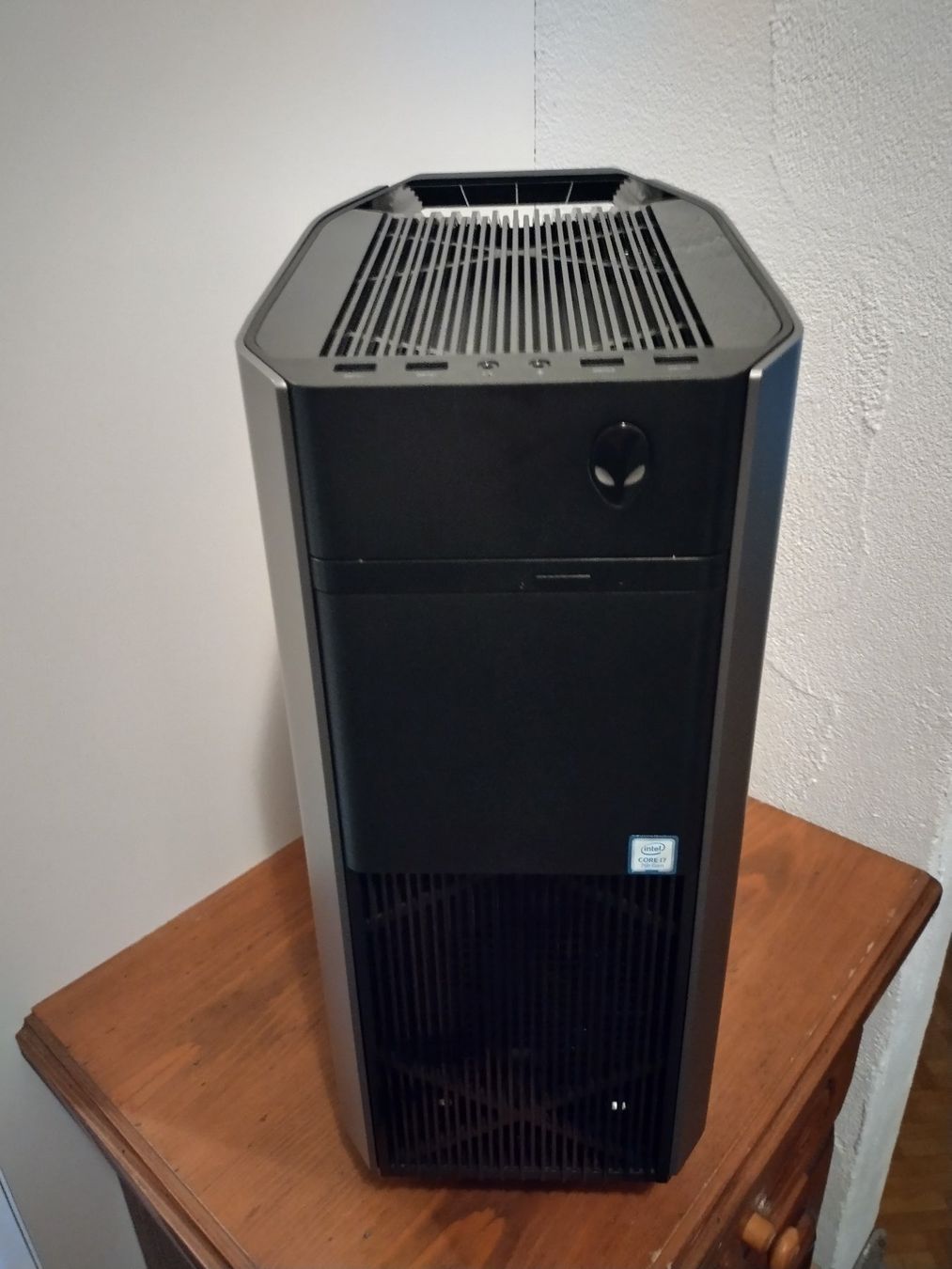 Alienware PCs: Alienware Aurora R6 Gaming Computer – Gebraucht aus Winkel von