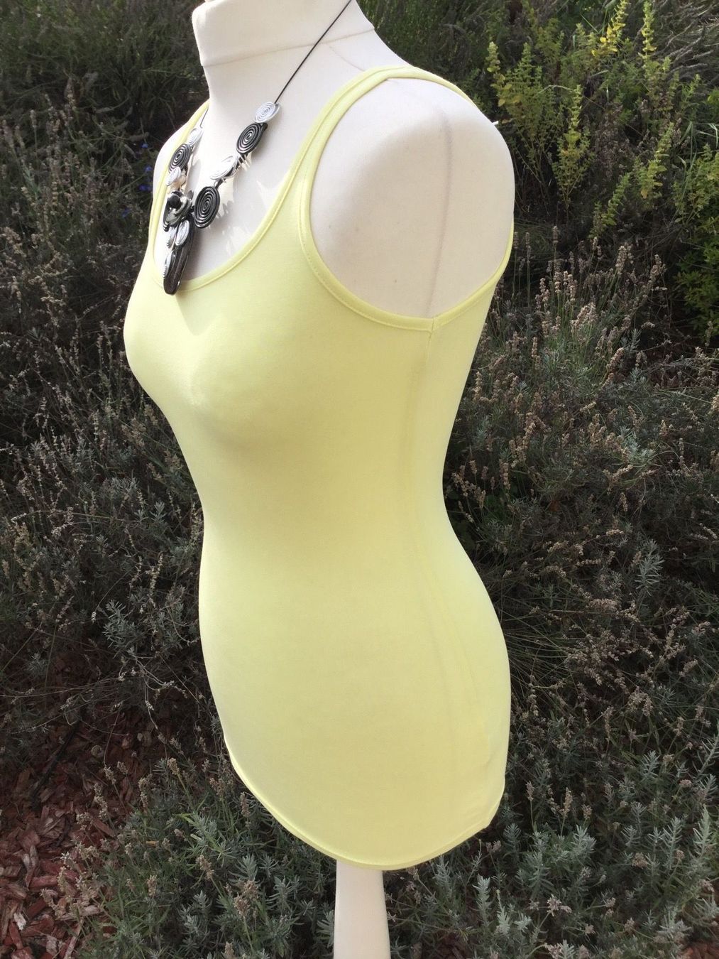 Yes Or No Top: Top jaune marque YESorNO new – Nuovo e nell'imballaggio originale da Agiez venduto da chouchanelle 1