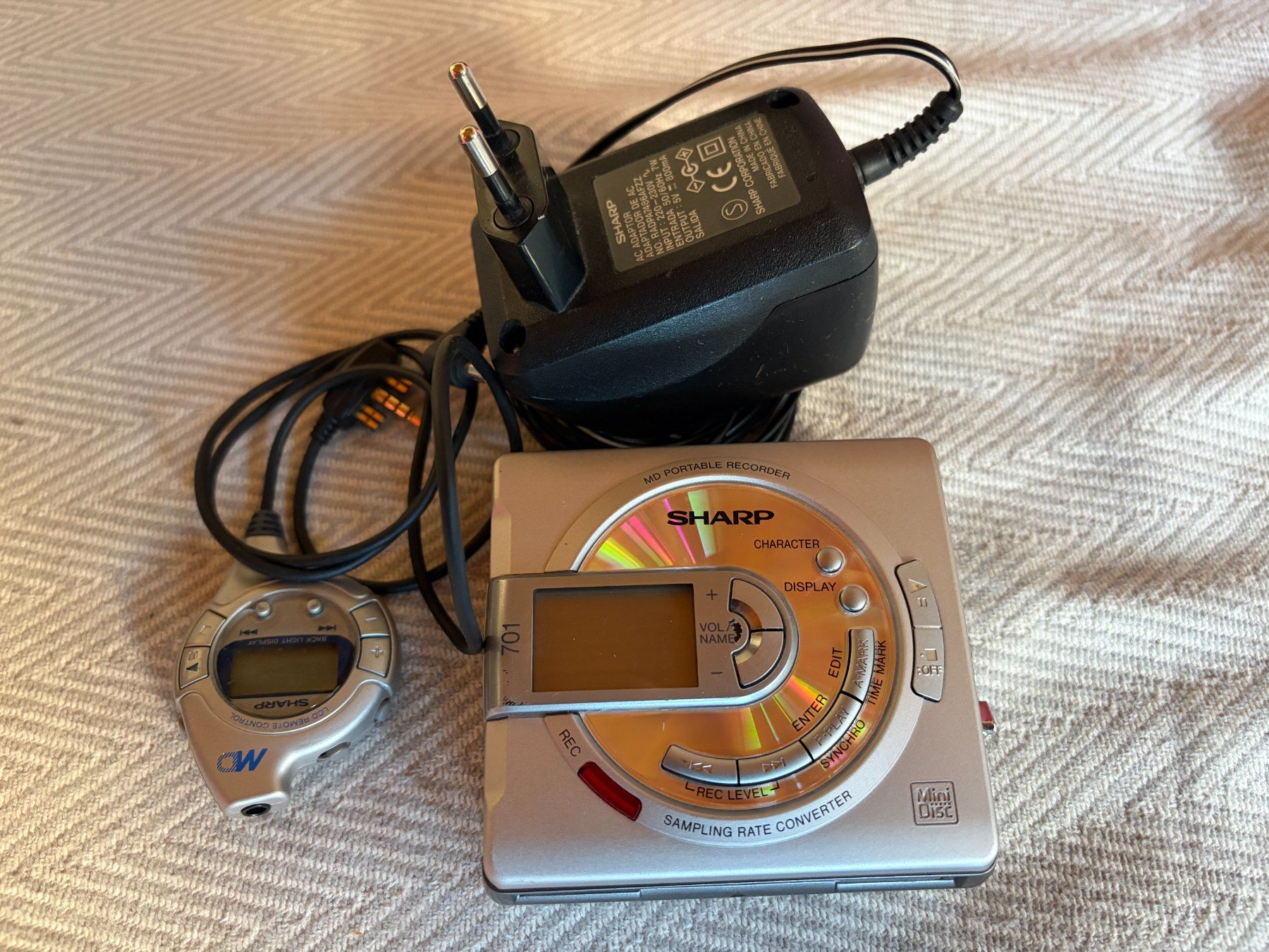 Minidisc: SHARP MINIDISC Player/Recorder + 18x leere MD's – Gebraucht aus Aarberg von umearocks 2