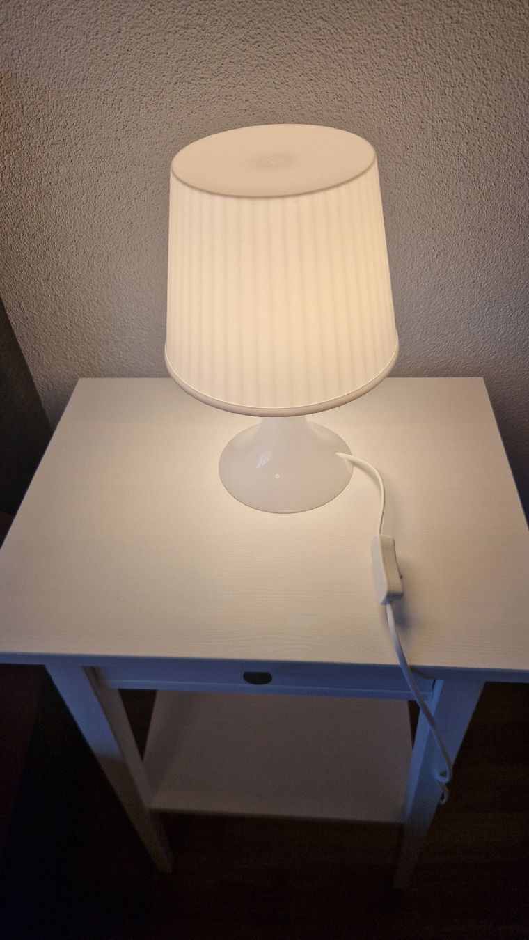 Ikea Lampen: weisse Nachttischlampe – Gebraucht aus Zürich von ley_pzz9