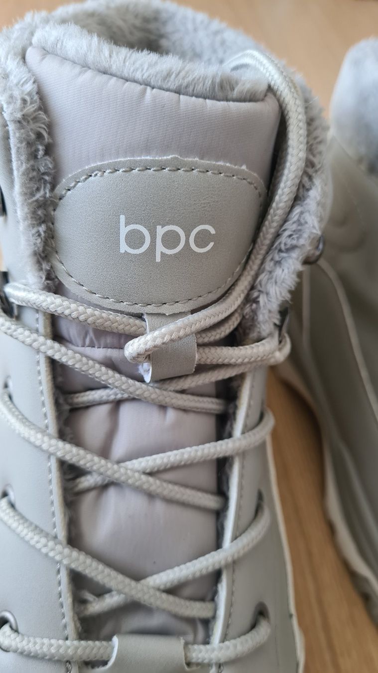 Scarpe da donna: Winterstiefel von bonprix Gr 40 – Usato da Zürich venduto da Agios 4