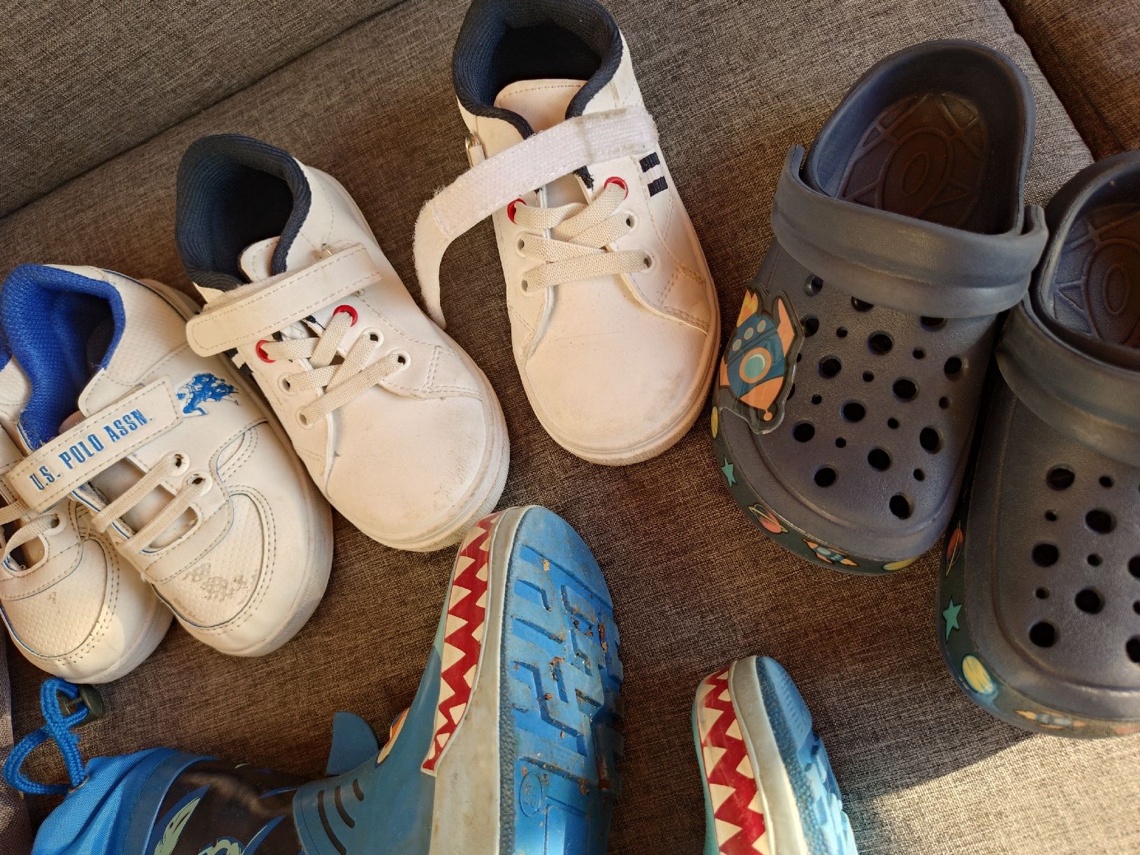 Scarpe da uomo: 4 Paar Kinder Schuhe Gr.25 – Usato da Goldach venduto da Fuchour 1
