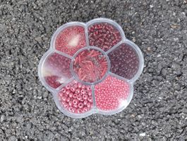 Preciosa Rocailles Glasperlen Perles Blumenbox 7 Rot Tönen
