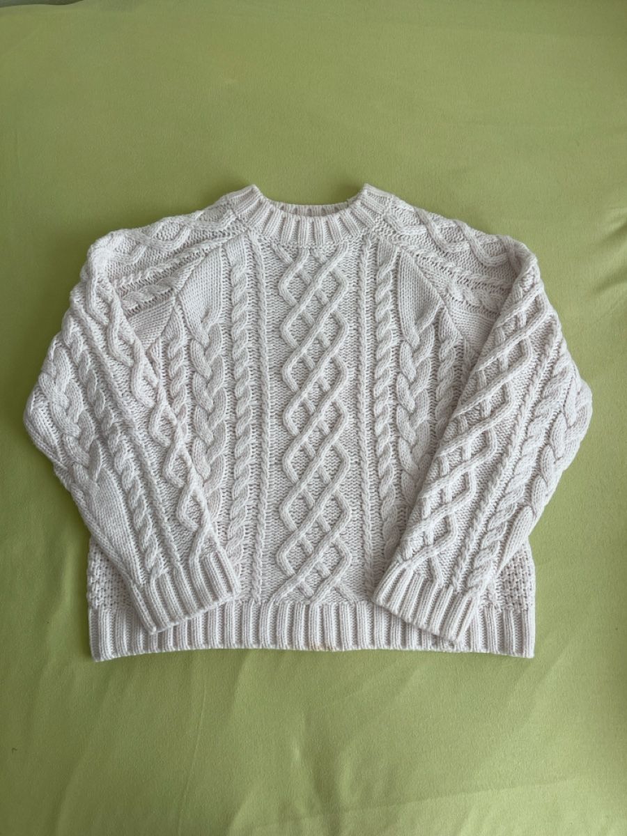 Primark Pullover & Sweatshirts: Pull blanc cassé tressé  – Gebraucht aus Genève von giulia_almnn