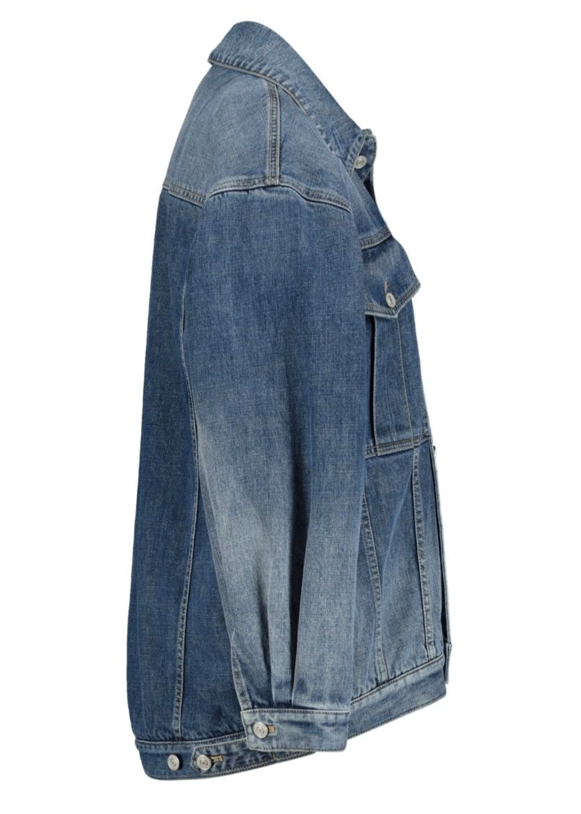 Givenchy Giacche: Givenchy Blue Denim Oversized 4G Chain Jacket – Nuovo e nell'imballaggio originale da Basel venduto da Kristal4 7