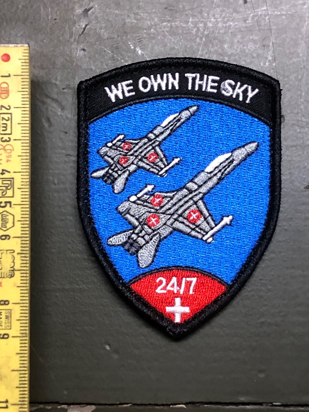 Schweizer Armee Placchette & Badge: Armee Luftwaffe Pilot Badge FA - 18 Super Hornet Patch – Nuovo (secondo la descrizione) da Madiswil venduto da TEMISO 1