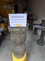 Steh-/Ablagetisch rund aus Zementpflaster