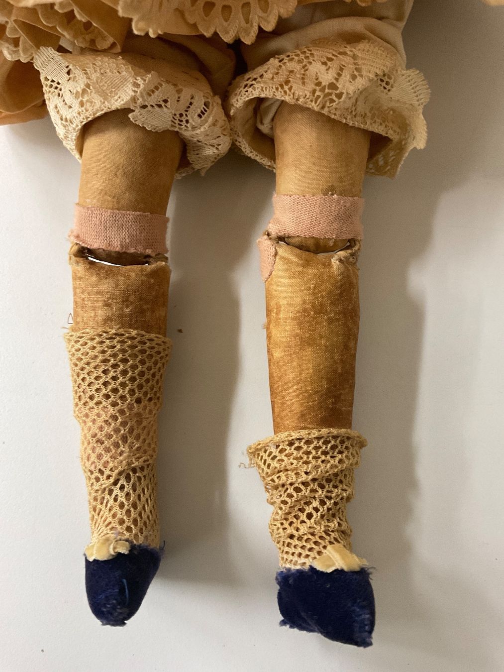 Bambole: Antike Puppe mit Stoffkörper, Länge ca. 35 cm – Usato da Bern venduto da vielerart 7