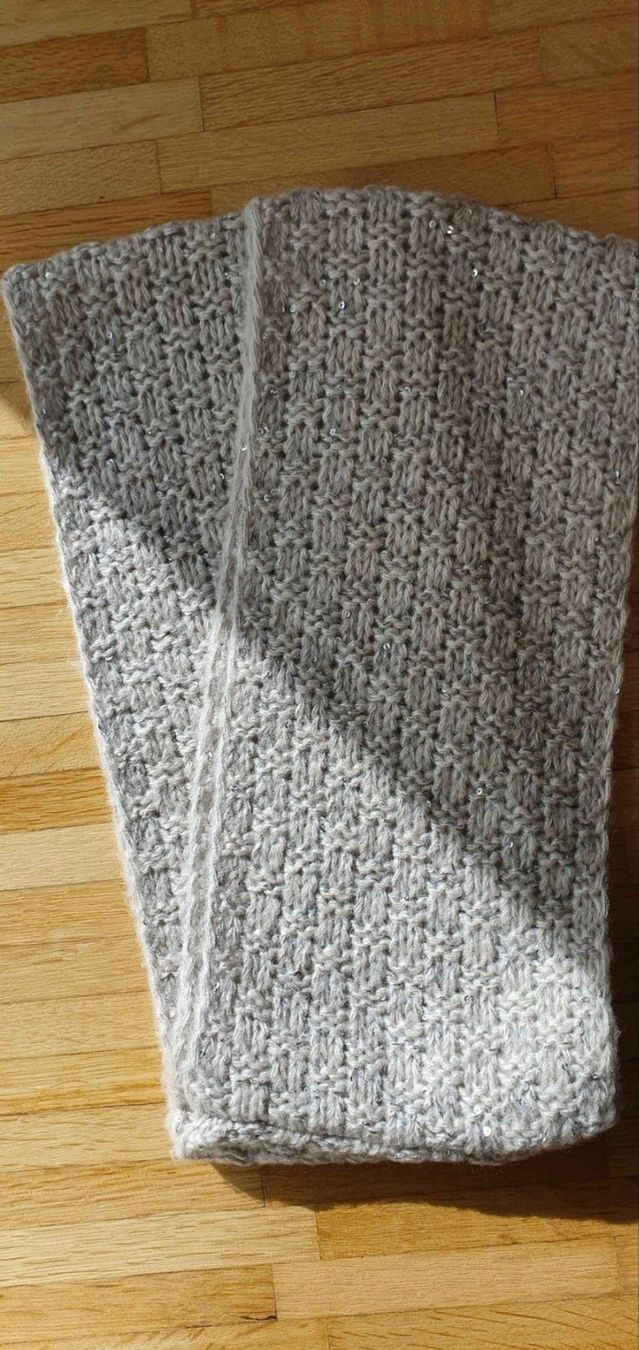 Foulard & Sciarpe: Set Schal und Handschuhe – Nuovo (secondo la descrizione) da Basel venduto da Kristal4 4
