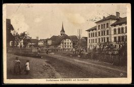 AK Kerzers, Straßenpartie mit Schulhaus