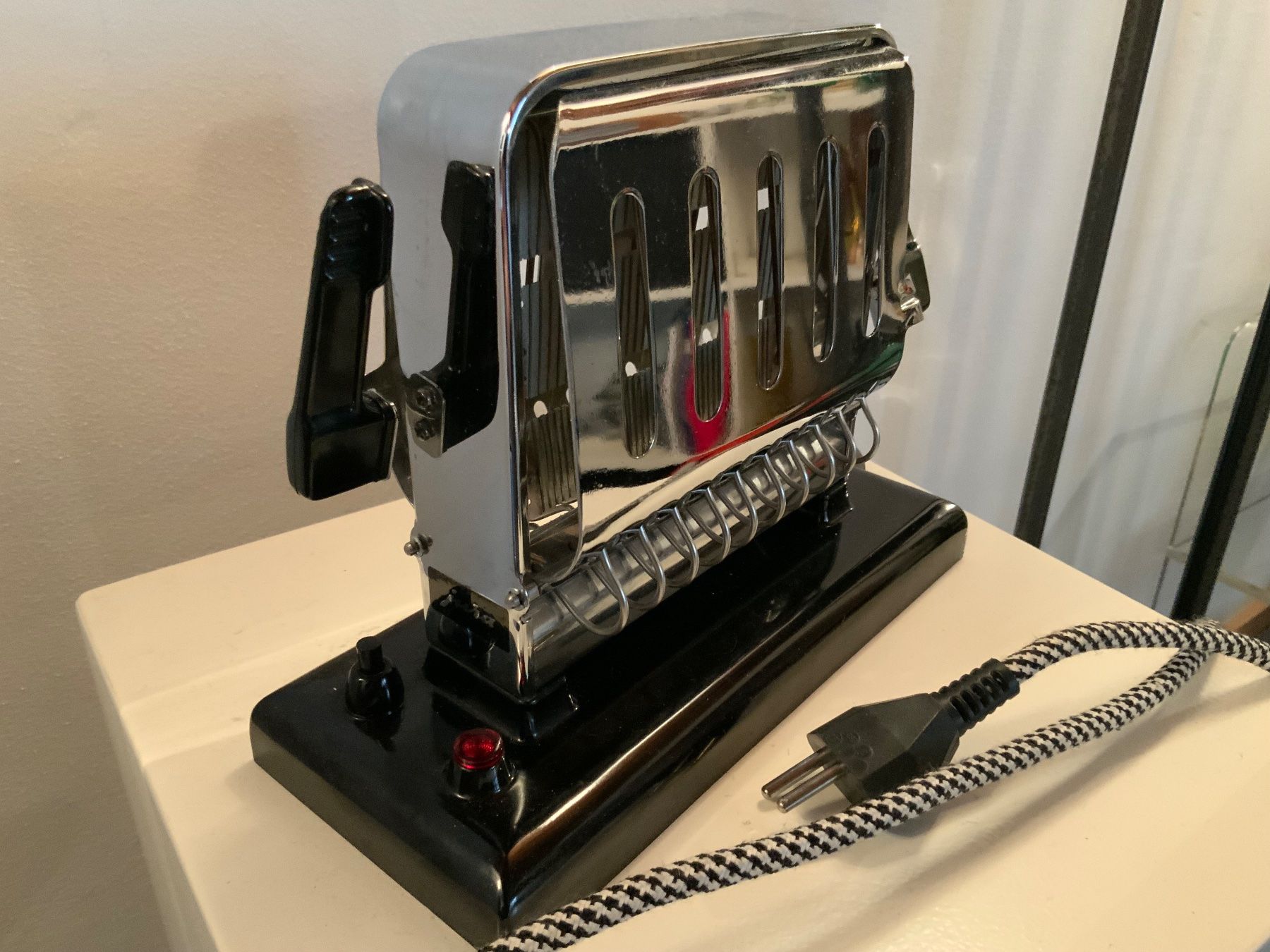Jura Appareils de cuisine: JURA Toaster Typ 150 Chrome Retrolook – D'occasion à Wil SG par Strila