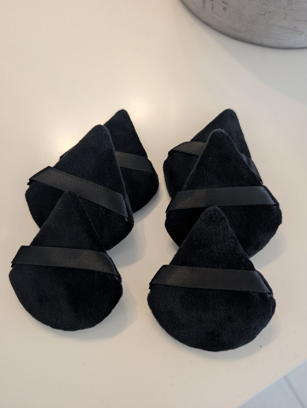 Make-up: Schwarze Make-up Puder Quaste / Puderschwämme – Nuovo (secondo la descrizione) da Ganterschwil venduto da Nike18