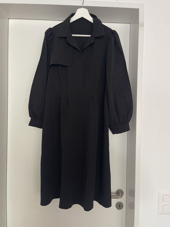 Schwarzes Kleid mit Puffärmeln, Grösse s - perfekt für Frühl