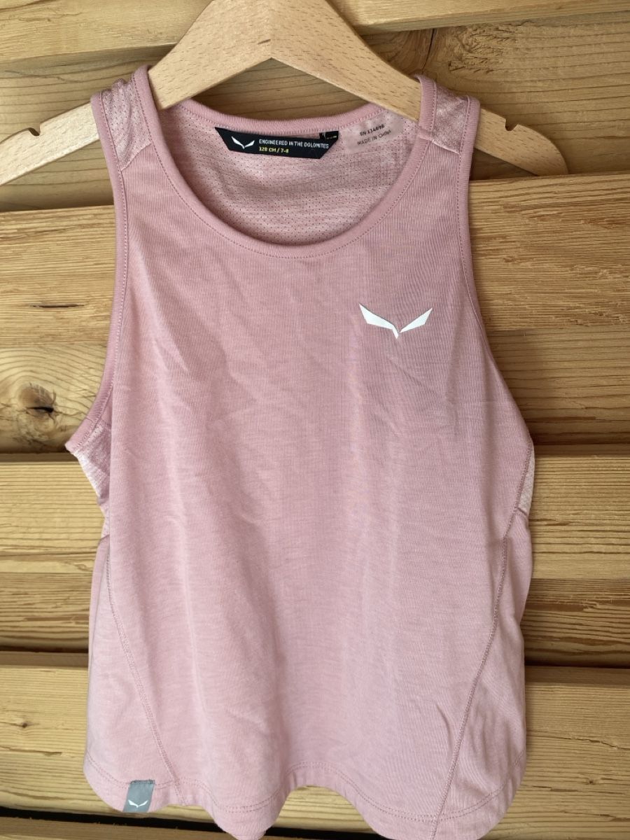 Salewa Blouses, T-shirts & Tops: Mädchen Sporttop von Salewa Gr. 128 – D'occasion à Saanenmöser par ballerinas