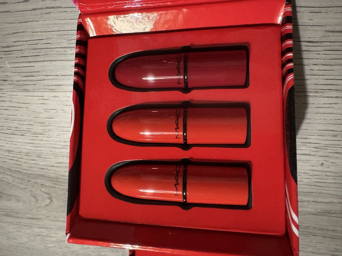 Mac Cosmetics Maquillage: Coffret rouges à lèvres MAC mini  – Neuf avec emballage d'origine à Les Verrières par chl_5bnz 5