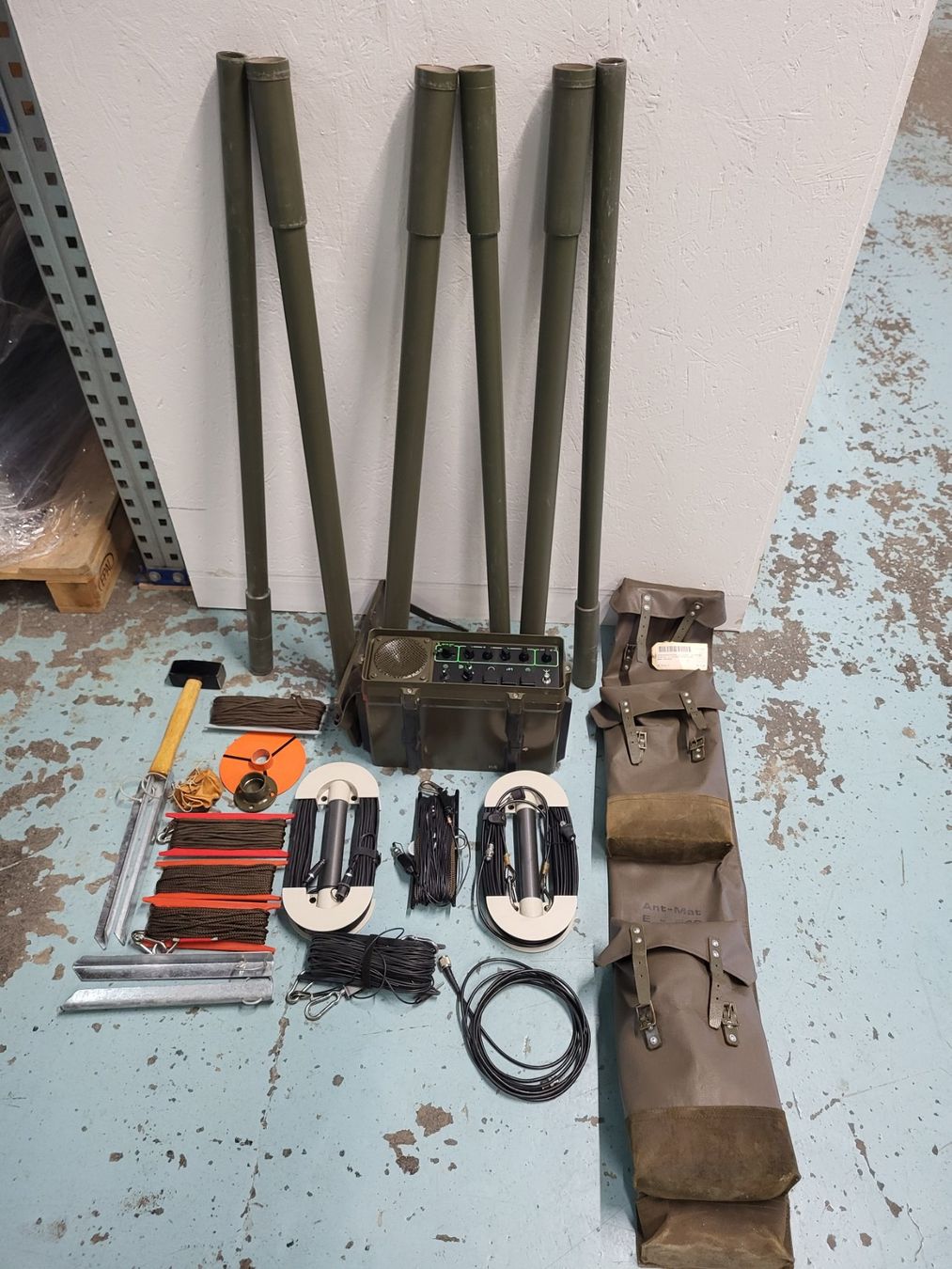 Radiocomunicazione: Armeeantenne mit Empfänger  E-646 – Usato da Brügg BE venduto da POU-BELLE