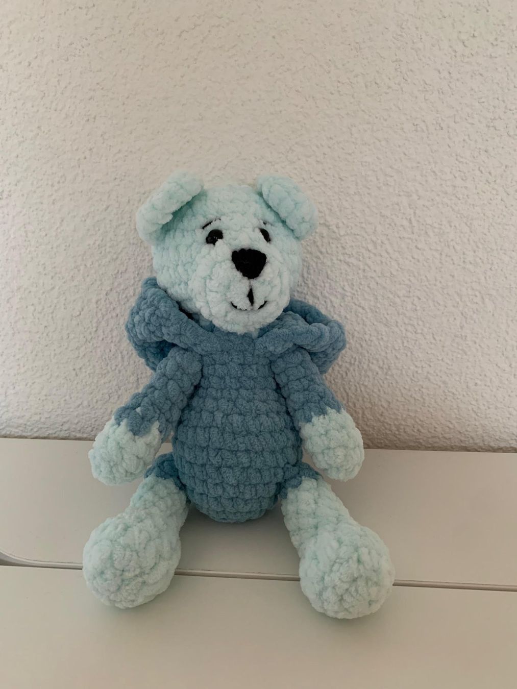 Bambole: Handgestrickter Teddybär mit Kapuzenpullover – Nuovo e nell'imballaggio originale da Basel venduto da Nermin00 5