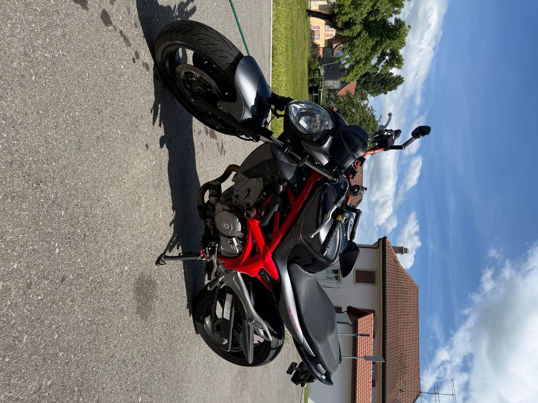 Route: Suzuki Gladius 650 53kw 45000kms – D'occasion à La Roche FR par kev_t57w