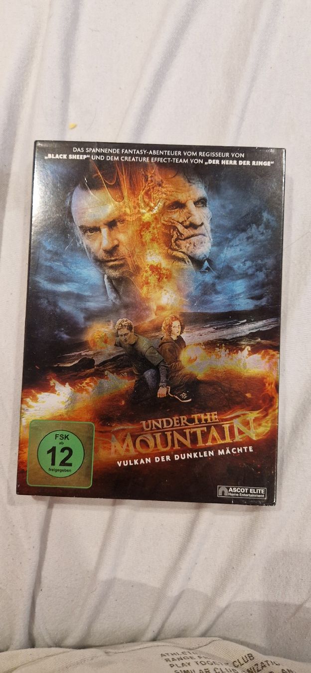 Tutti i DVDs: Under the Mountain - Vulkan der dunklen Mächte - DVD – Usato da Lengwil venduto da Beni-der-1