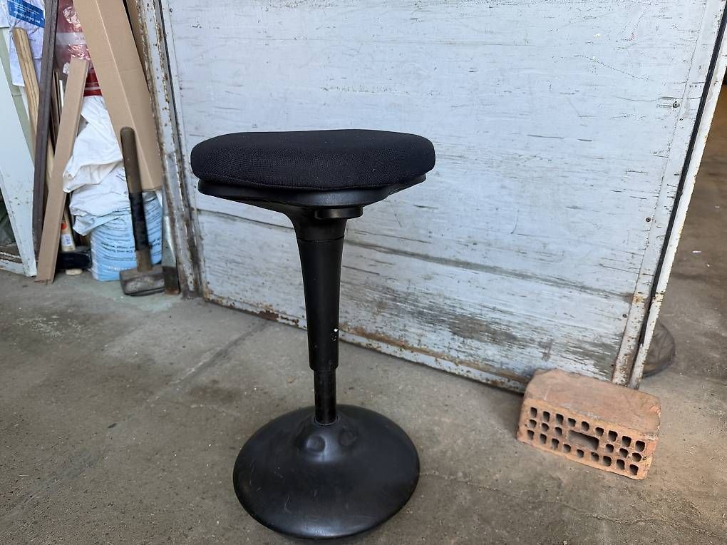 Sgabelli: %Bürohocker - ergonomischer Sitzhocker mit Schwingeffekt – Usato da Necker venduto da liq24