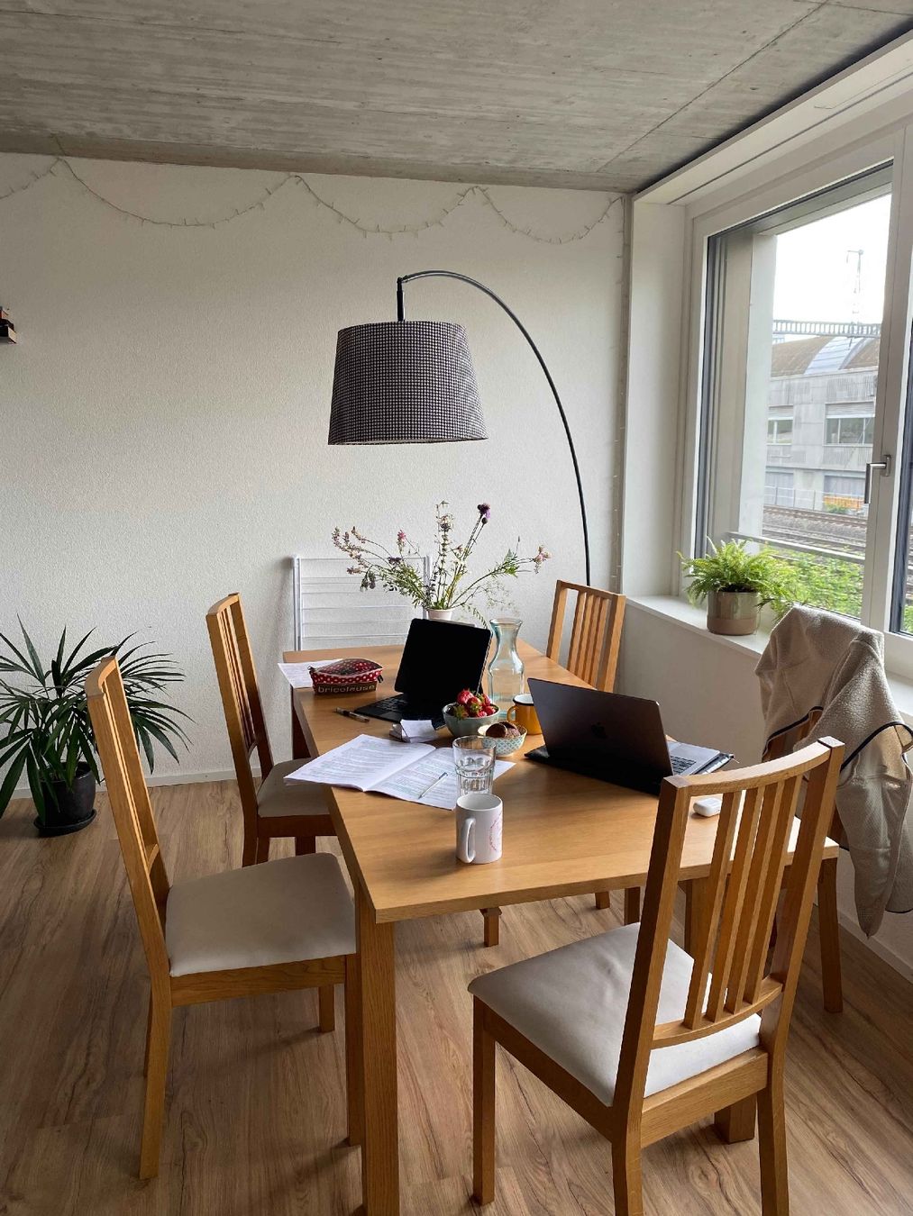 Ikea Set di tavolo e panche: Esstisch mit 5 Stühlen – Usato da Bern venduto da jas_k56d