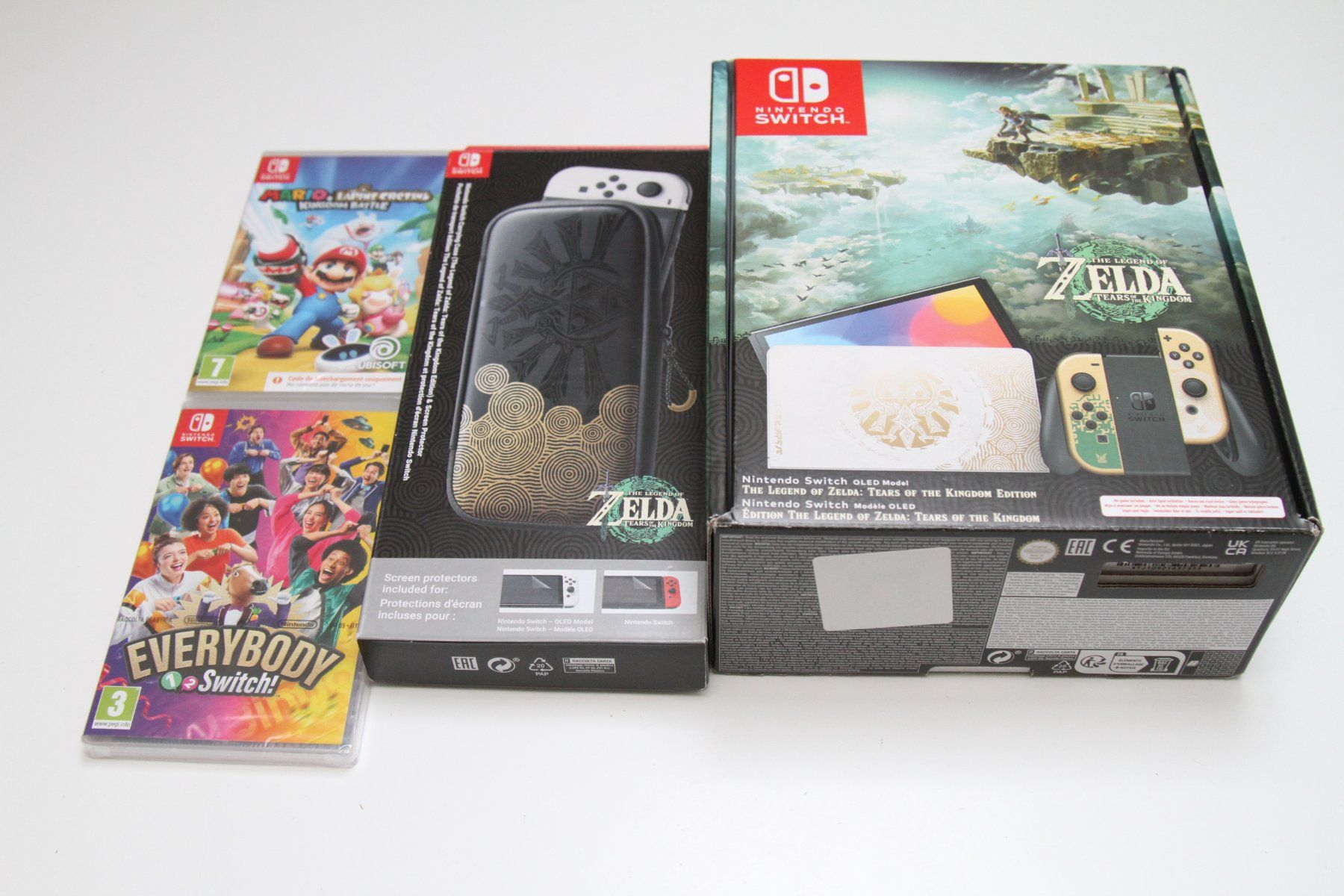 Nintendo Consoles: Nintendo Switch OLED Zelda Edition – D'occasion à Basel par camelot99