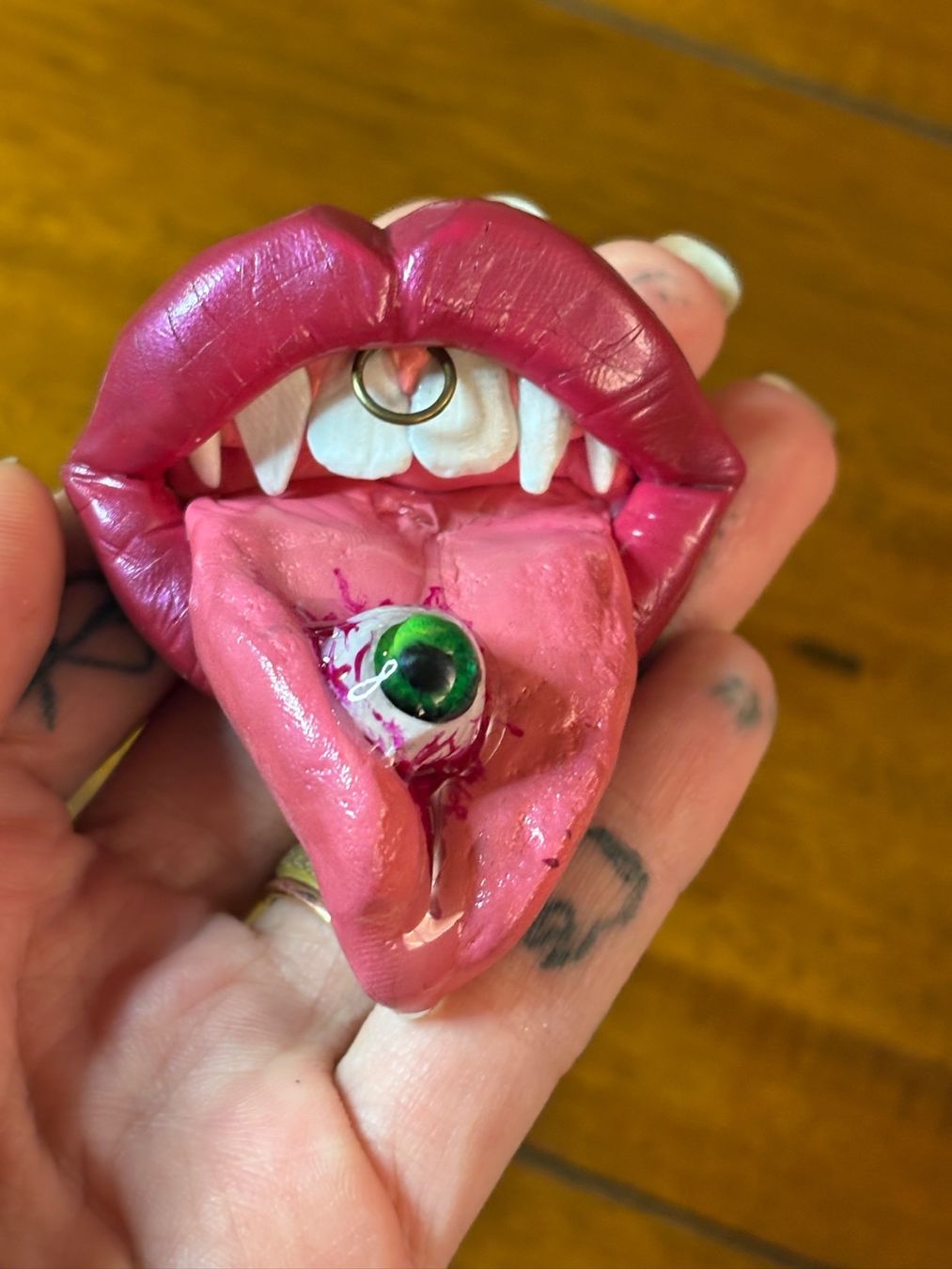 Statuette: Sofie’s World Pussy Eater Magnet – Nuovo (secondo la descrizione) da Erlinsbach SO venduto da sofieee