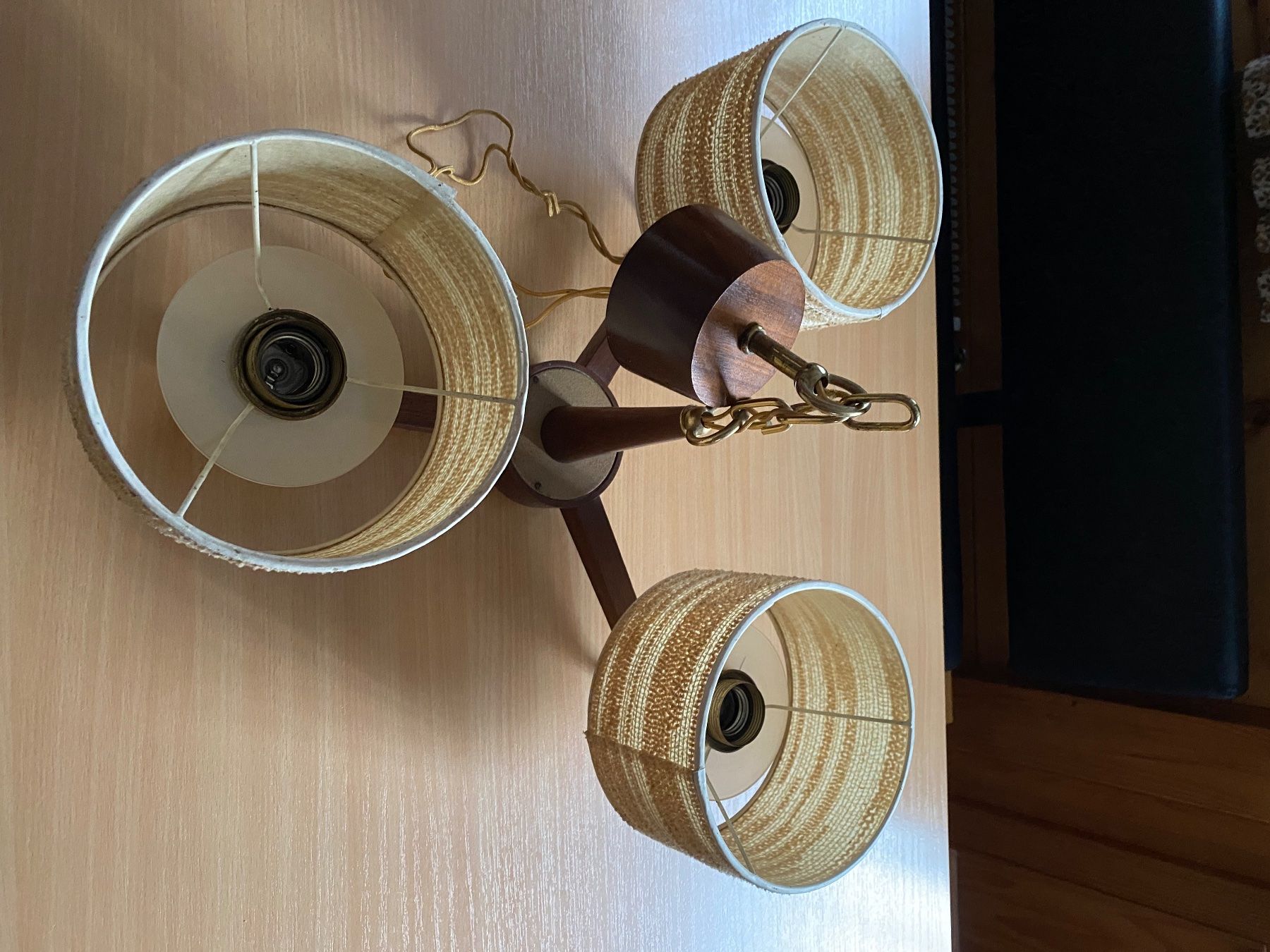 Lampadari & plafoniere: Deckenleuchte mit drei Schirmchen, Holz/goldfarbene Kette – Usato da Stein AR venduto da claire009