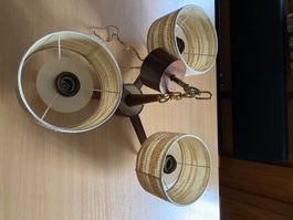 Deckenleuchte mit drei Schirmchen, Holz/goldfarbene Kette