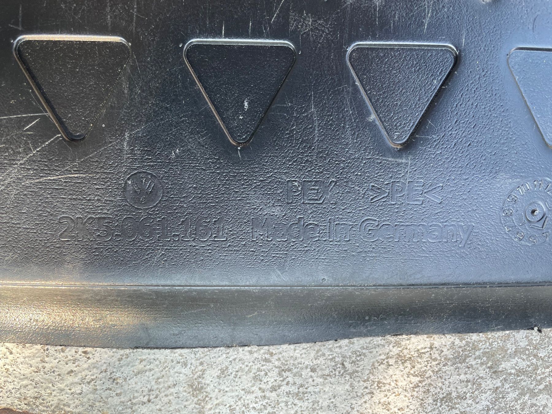 VW Tappeti & Tappetini: Kofferraumwanne für VW Caddy – Usato da Oberhofen Thun'see venduto da bluefootedboby 2